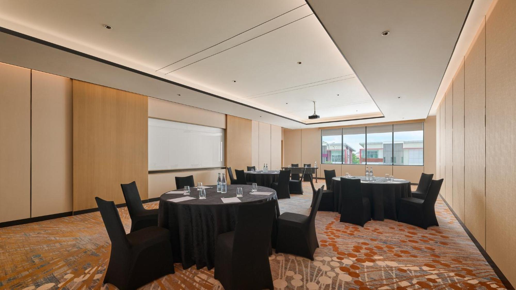Holiday Inn & Suites Penang Prai By Ihg Bukit Mertajam Bagian luar foto