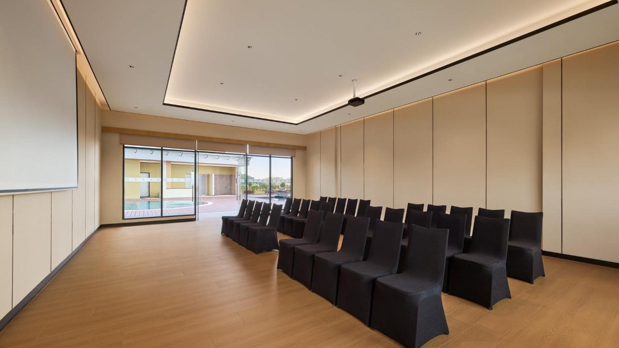 Holiday Inn & Suites Penang Prai By Ihg Bukit Mertajam Bagian luar foto